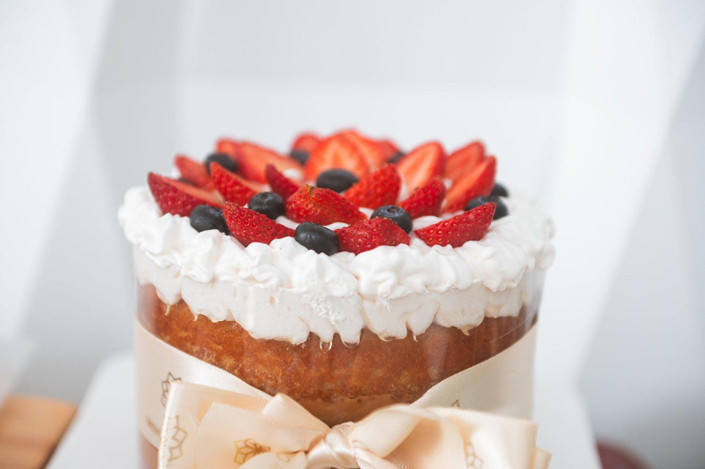 Torta de Baunilha com Frutas Vermelhas Natalina - Move Gourmet