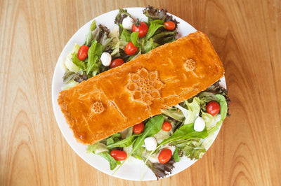 Torta Retangular de Fumeiro com Banana - da - Terra - 1,3kg - Move Gourmet