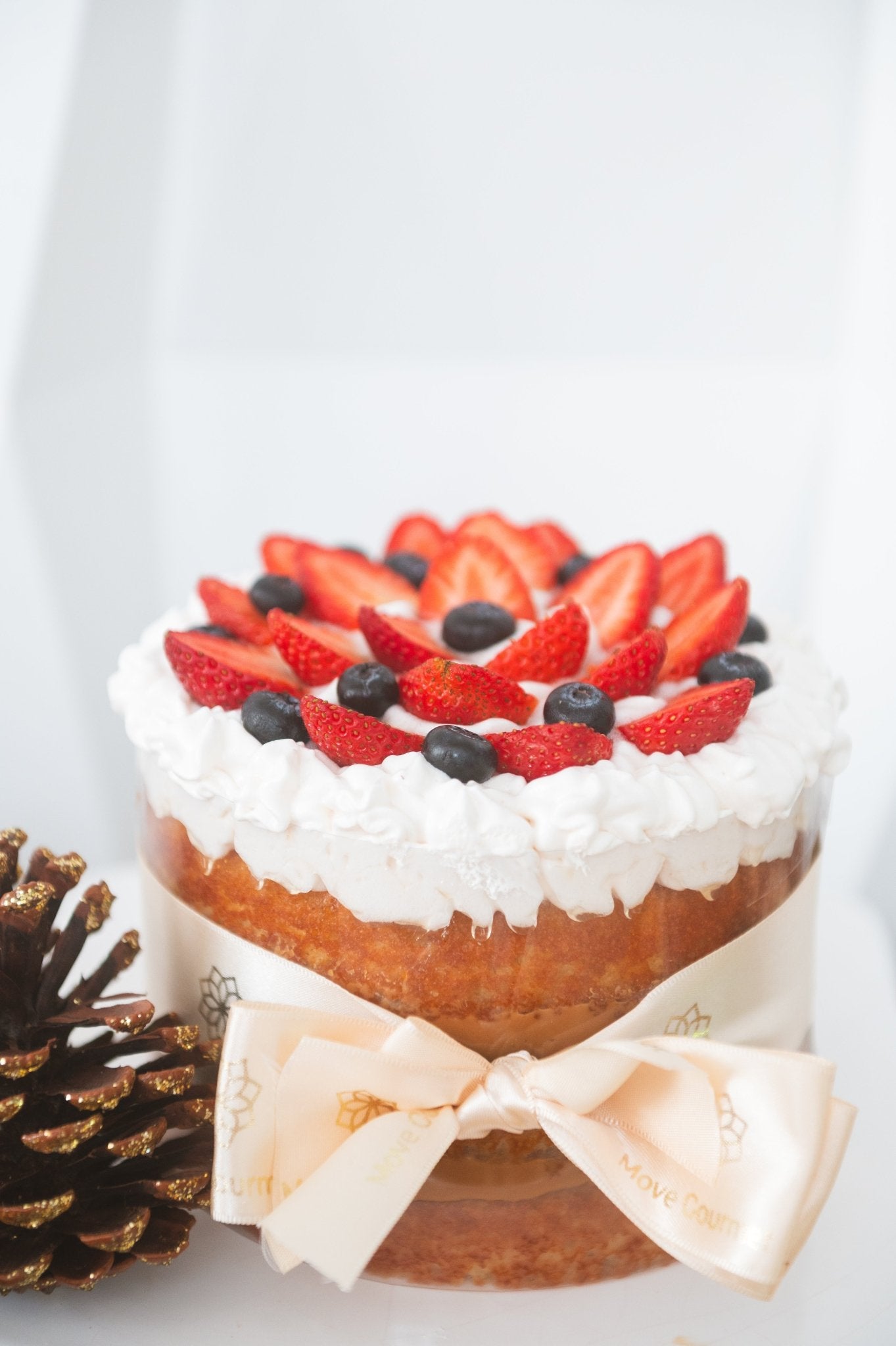 Torta de Baunilha com Frutas Vermelhas Natalina - Move Gourmet