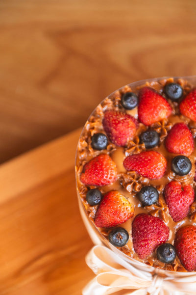 Bolo de Frutas Vermelhas com Doce de Leite 15cm - Move Gourmet