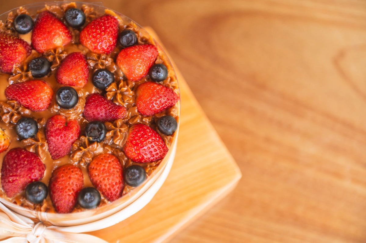 Bolo de Frutas Vermelhas com Doce de Leite 15cm - Move Gourmet