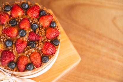 Bolo de Frutas Vermelhas com Doce de Leite 15cm - Move Gourmet